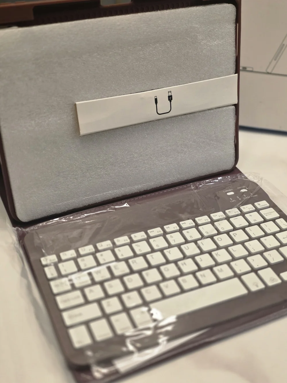 Harvopu iPad Wireless Bluetooth Keyboard Case - Mulberry - Brand New